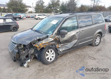 2010 Chrysler Town & Country Touring Plus z USA, uszkodzony, nr VIN 2A4RR8DX3AR320630